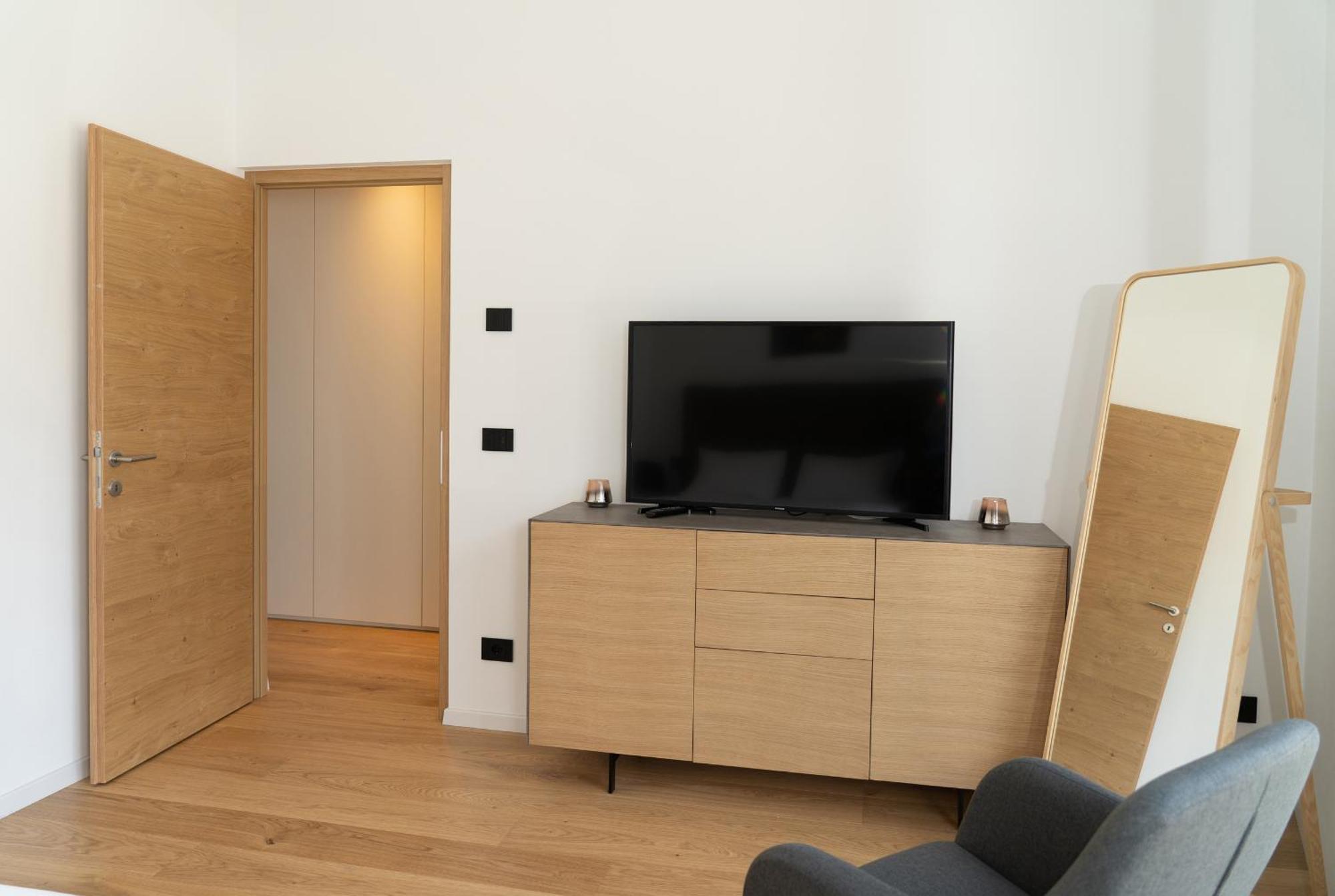 Serviced Apartments By Hotel De Charme Laveno Quarto foto